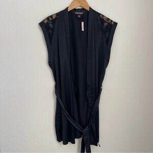NWT Victoria’s Secret Women’s Black Lace Shoulder Lingerie Satin Robe Size Small